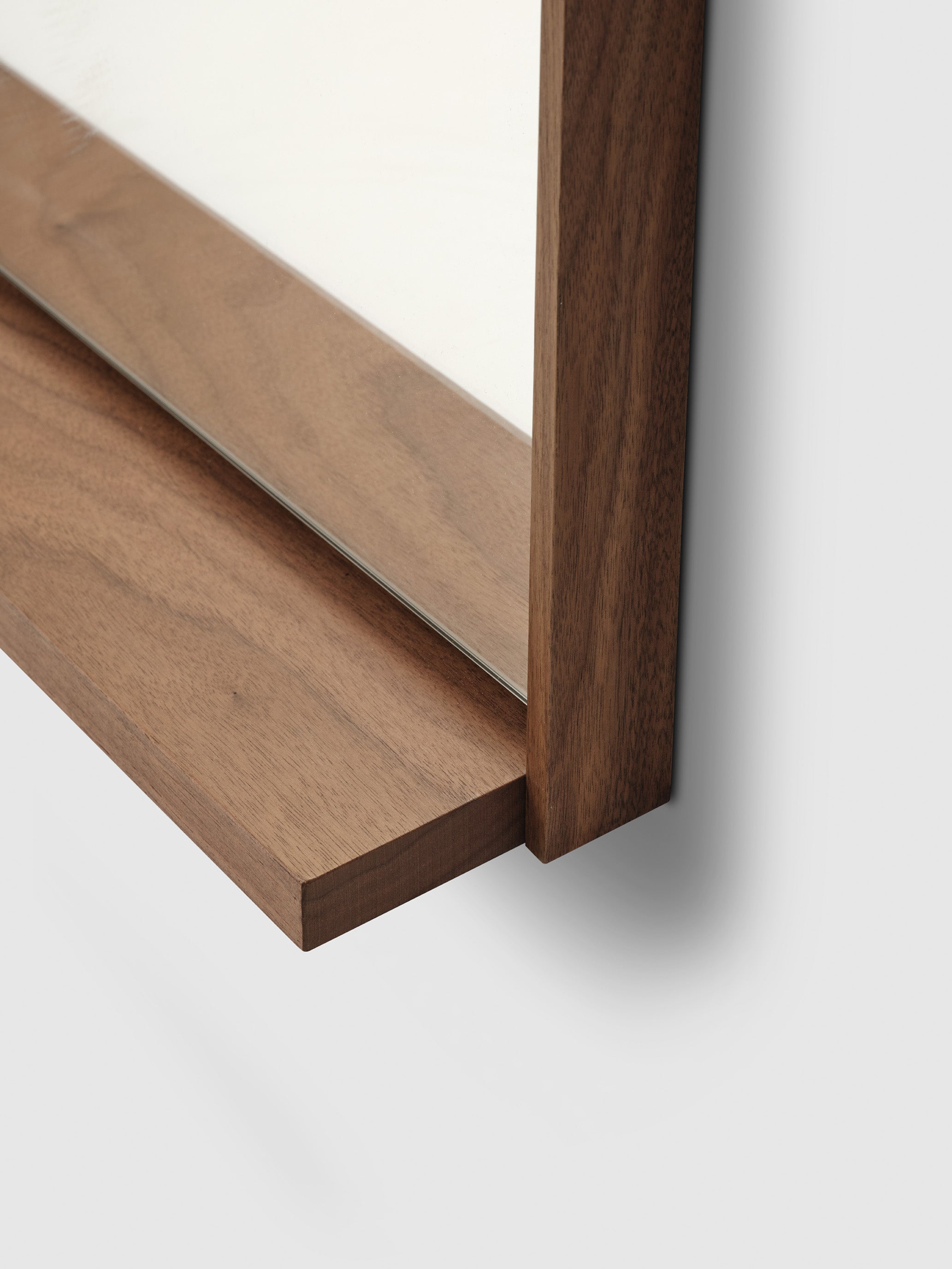 M7/60x86 - Walnut Wood with shelf